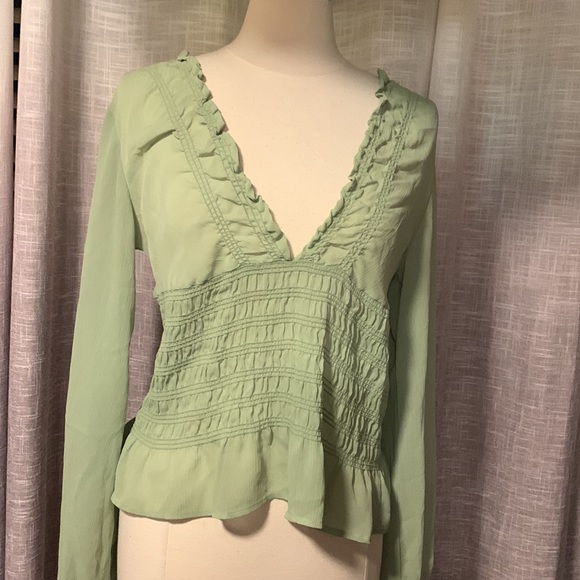 Gorgeous crown of hearts plunge neck peasant blouse size large - Picture 2 of 7